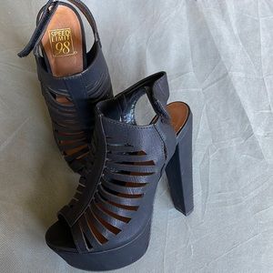 Women’s Platform Heels size 6